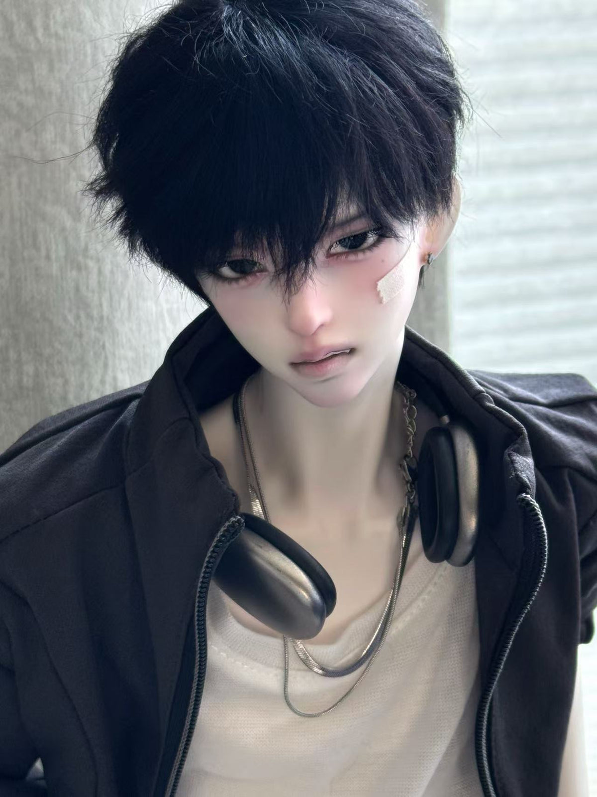 Close-up of Muhan Bao 1/3 scale BJD doll head with black hair and a modern outfit.