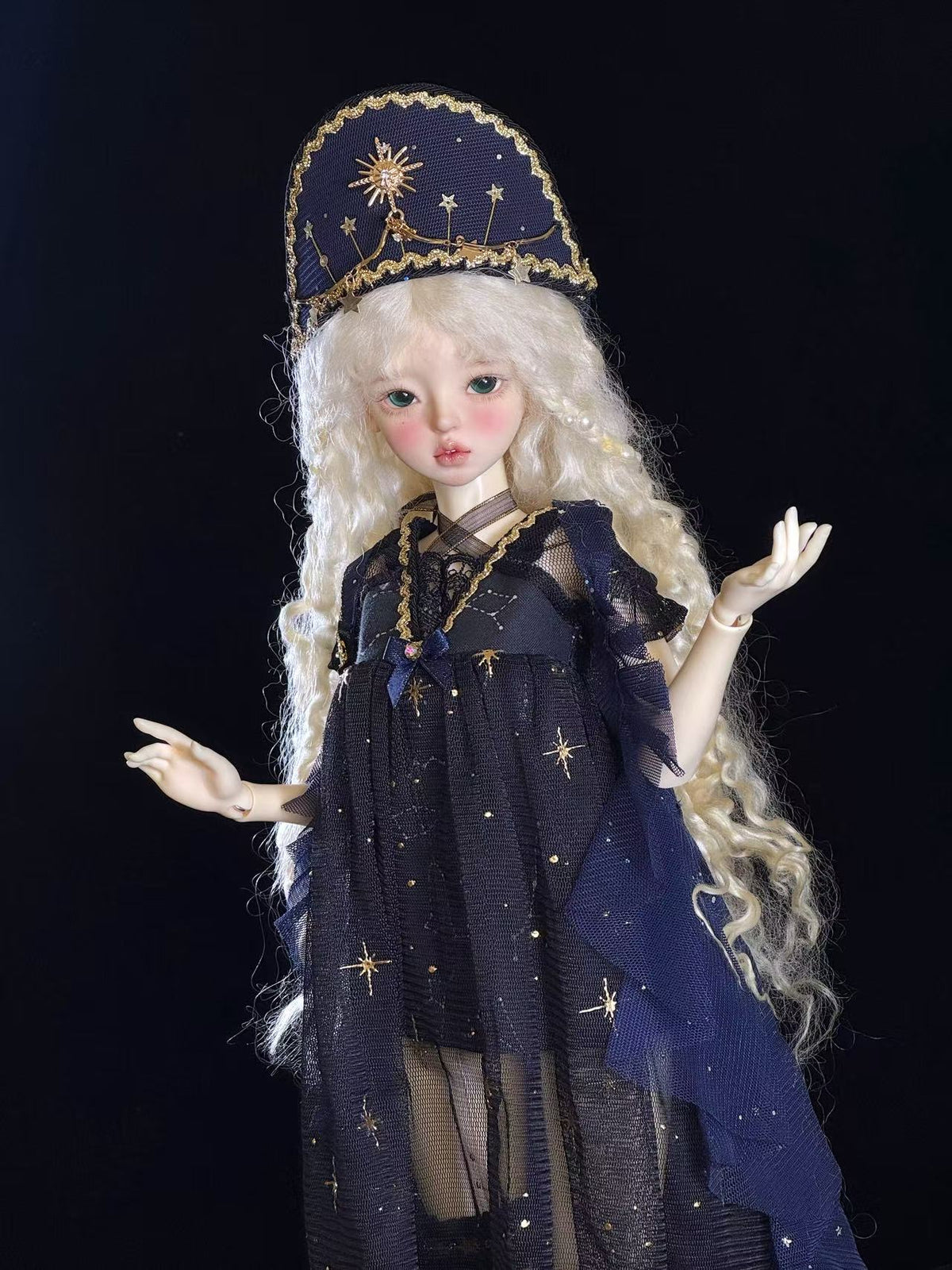 MianMian Fullset BJD by MDollSchool with blonde hair and navy star-patterned outfit
