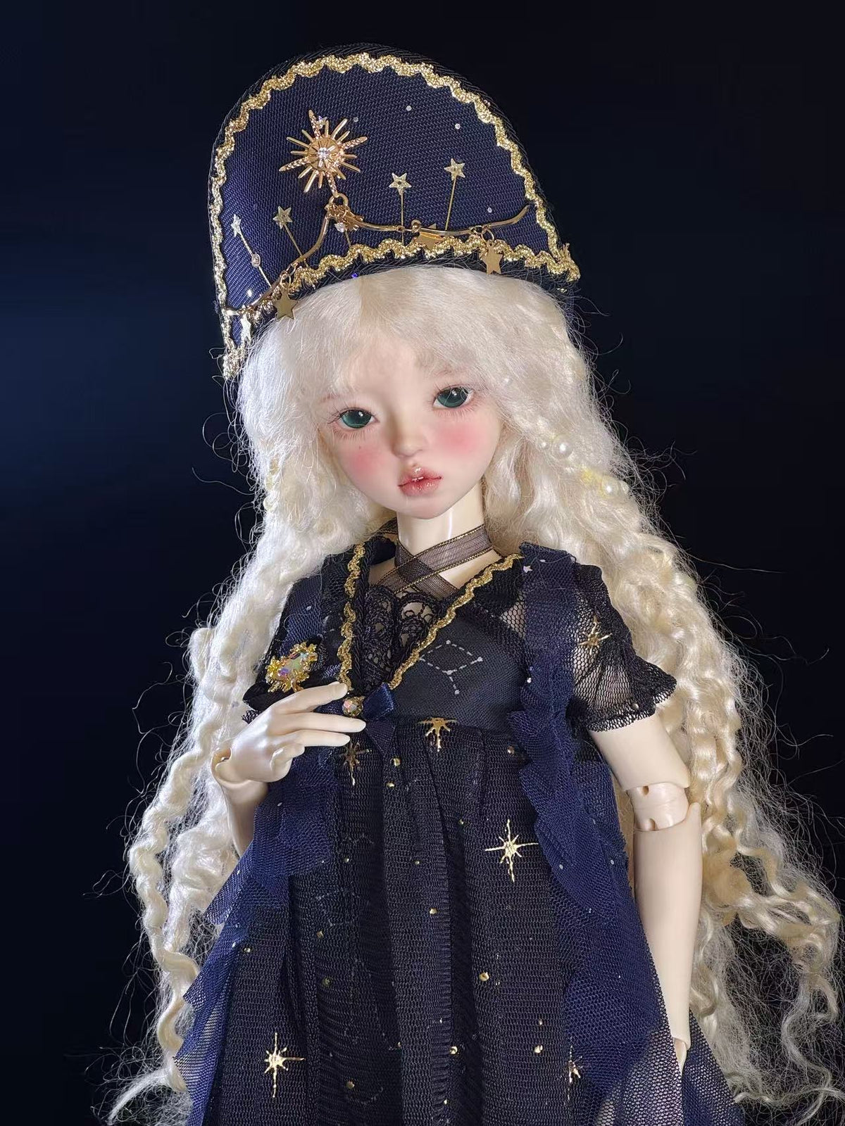 MianMian Fullset BJD by MDollSchool with blonde hair and navy star-patterned outfit