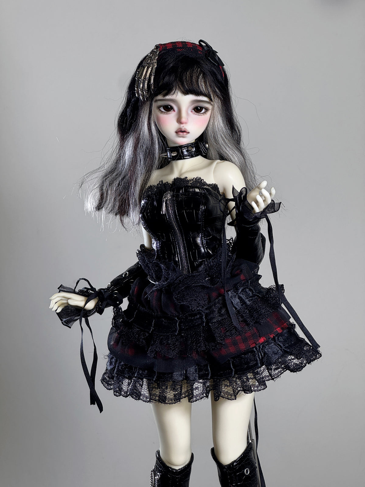 Muhan × MDollSchool MianMian Fullset BJD MSD 1/4 doll in gothic black and red outfit