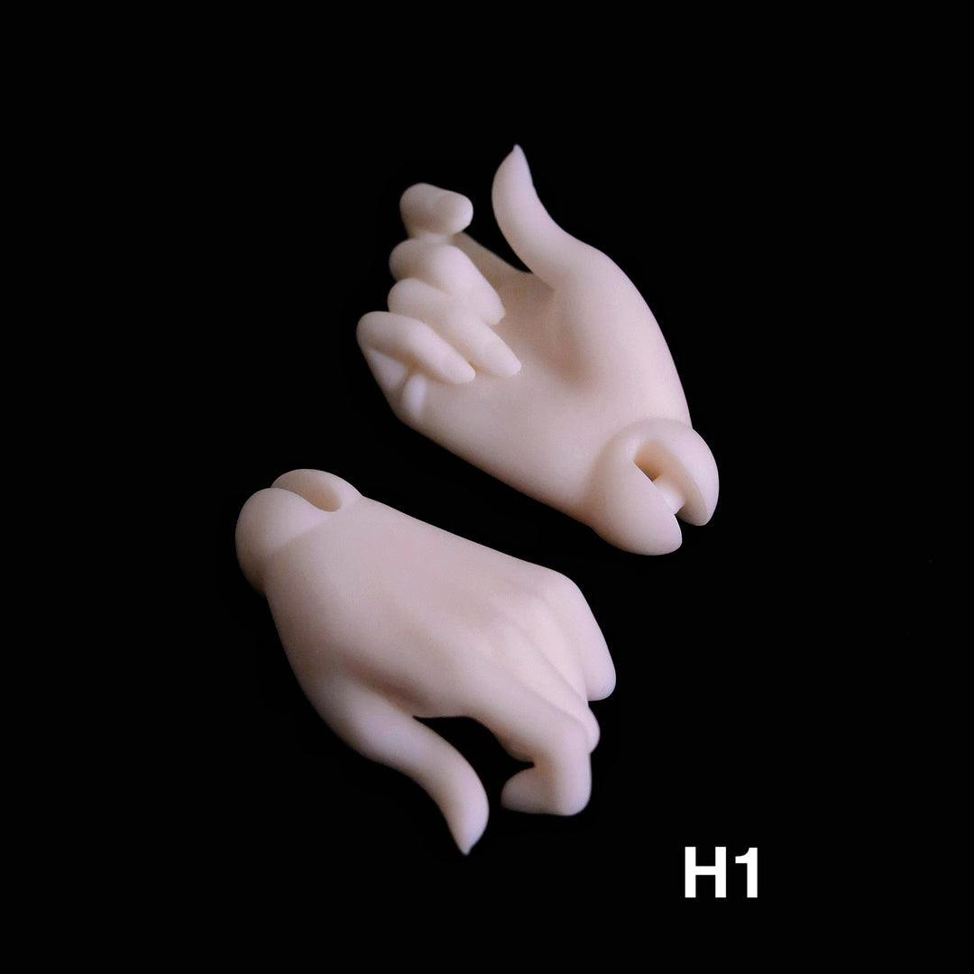 Two white resin replacement hands for MDollSchool G02 Female MSD 1/4 BJD doll body
