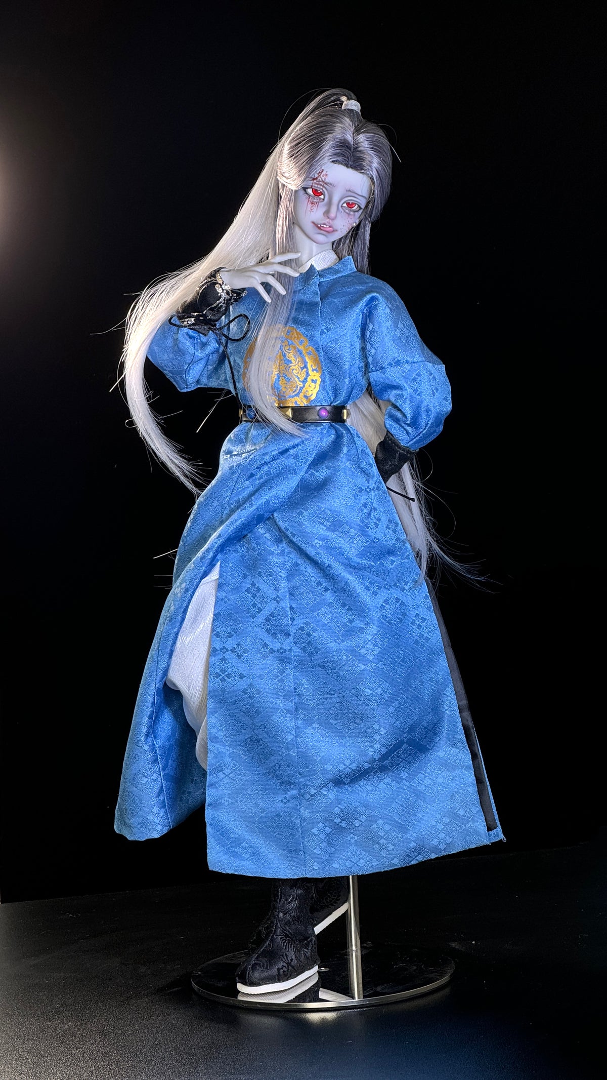 Muhan Abe Fullset BJD MSD 1/4 doll in a blue traditional robe with long white hair