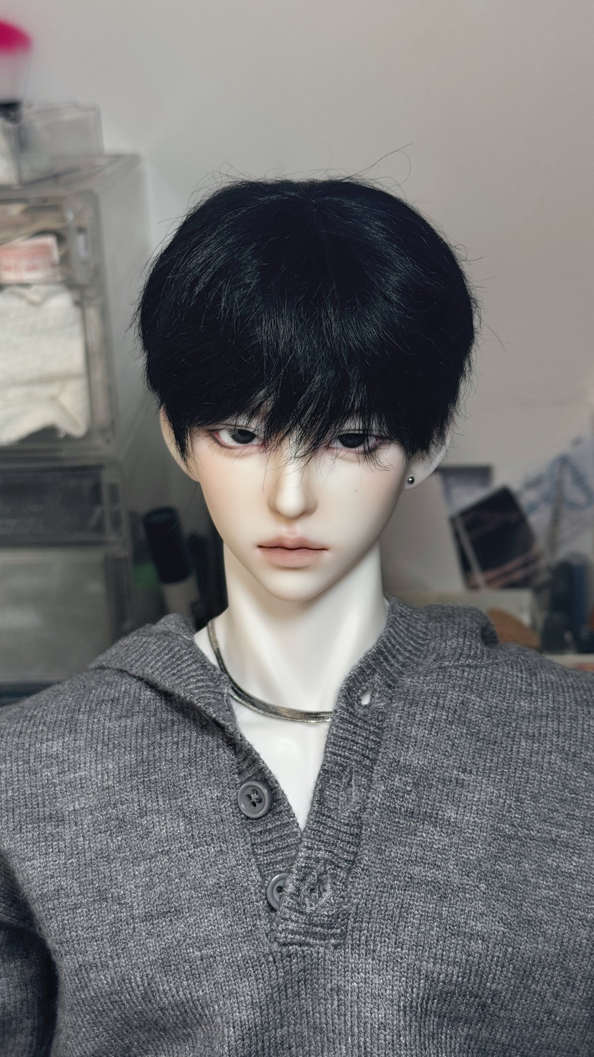 Muhan Bao 1/3 scale BJD doll head with black hair and grey knit sweater